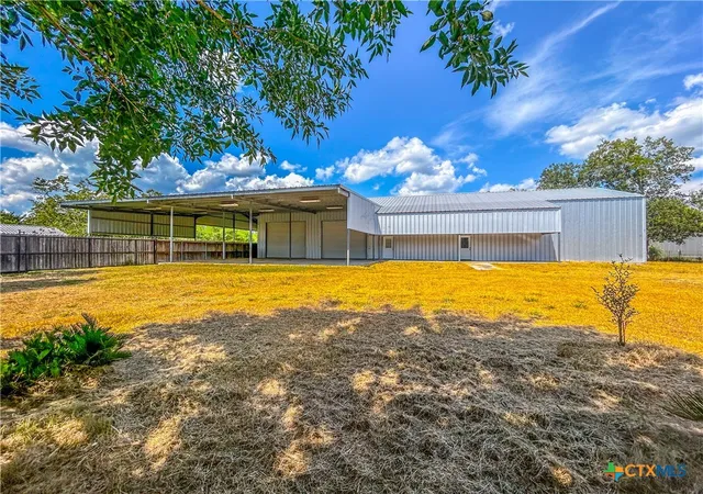 Photo 3 of Single family home for sale at 90 Honey Dr, Victoria, TX 77904 | MLS# 607160 | Listing updated on 2026-03-23
