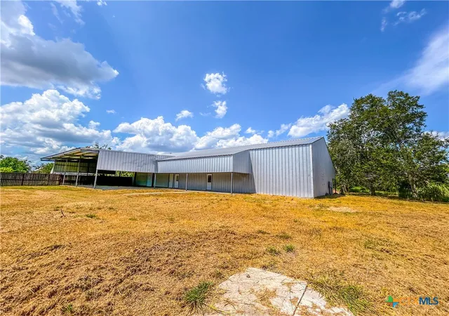 Photo 3 of Single family home for sale at 90 Honey Dr, Victoria, TX 77904 | MLS# 607160 | Listing updated on 2026-03-23
