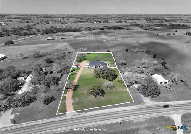 Homes for sale in Hallettsville, TX | 2244 W Us Hwy 90A, Hallettsville, TX 77964 | MLS# 606007