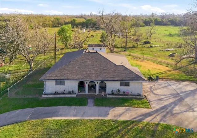 Homes for sale in Victoria, TX | 911 W Constitution St, Victoria, TX 77901 | MLS# 607193
