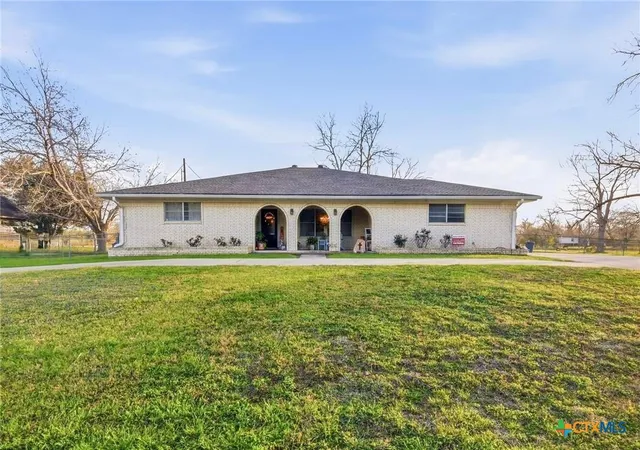 Homes for sale in Victoria, TX | 911 W Constitution St, Victoria, TX 77901 | MLS# 607193