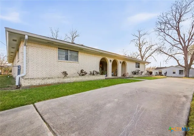 Homes for sale in Victoria, TX | 911 W Constitution St, Victoria, TX 77901 | MLS# 607193