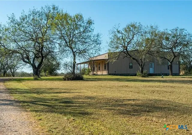 2nd image of 813 Pleasant Acres Dr, Seguin, TX 78155 | MLS# 607253
