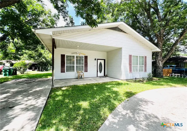 Photo 2 of Single family home for sale at 208 E 20th Street, Cameron, TX 76520 | MLS# 604685 | Listing updated on 2026-09-22