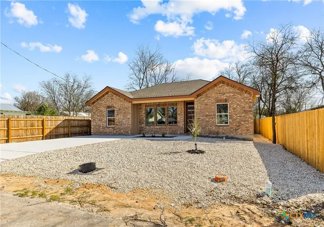 2nd image of 209 Troell St, Seguin, TX 78155 | MLS# 607566