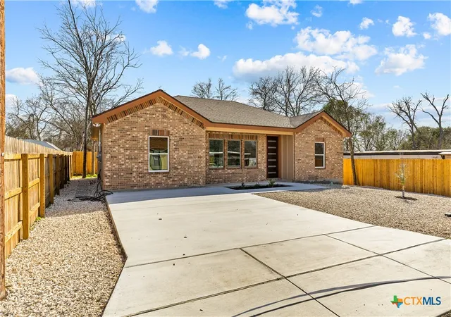 3rd image of 209 Troell St, Seguin, TX 78155 | MLS# 607566