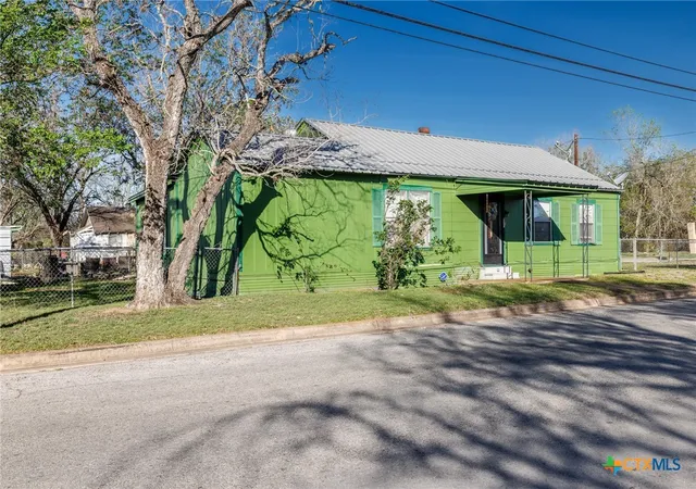 Homes for sale in Gonzales, TX | 921 Robertson St, Gonzales, TX 78629 | MLS# 607779