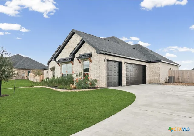 Photo 4 of Single family home for sale at 410 Hamer, Salado, TX 76571 | MLS# 607858 | Listing updated on 2026-10-07
