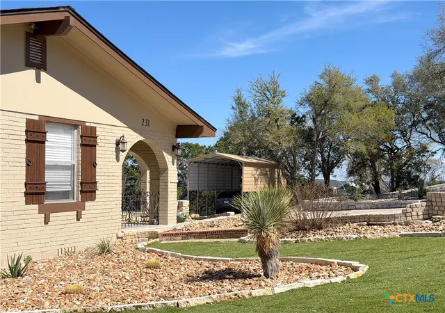 Photo 4 of Single family home for sale at 231 Vip Dr, Canyon Lake, TX 78133 | MLS# 607916 | Listing updated on 2026-05-19