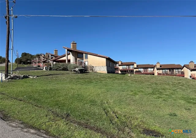 Listing Photo 3 - Condo for sale in building located at 116 Campbell Dr, Canyon Lake, TX 78133 - Unit #15