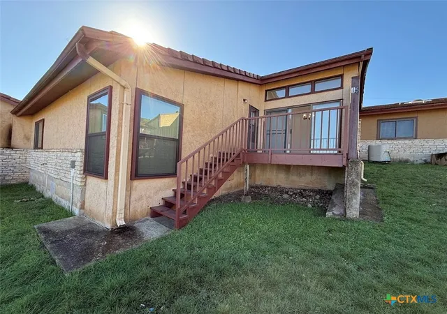 Listing Photo 4 - Condo for sale in building located at 116 Campbell Dr, Canyon Lake, TX 78133 - Unit #15
