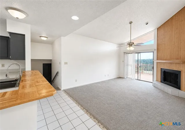 Listing Photo 5 - Condo for sale in building located at 116 Campbell Dr, Canyon Lake, TX 78133 - Unit #15