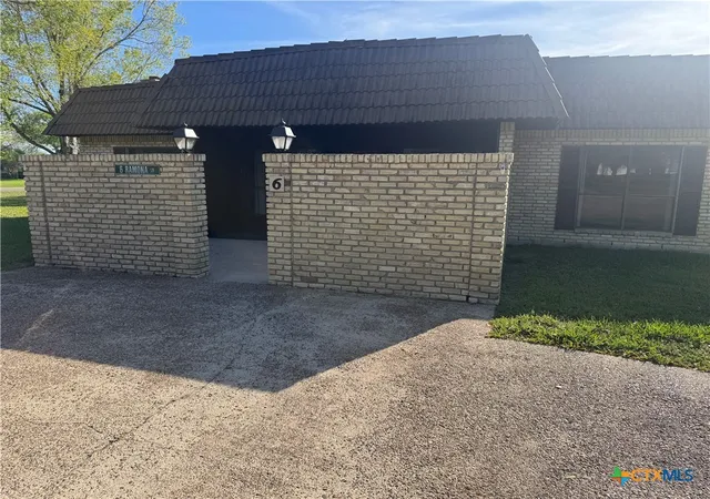 Photo 1 of Single family home for sale at 6 Ramona Ln, Victoria, TX 77904 | MLS# 607788 | Listing updated on 2026-03-29