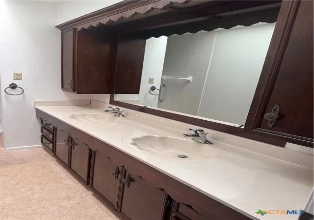 Photo 4 of Single family home for sale at 6 Ramona Ln, Victoria, TX 77904 | MLS# 607788 | Listing updated on 2026-03-29