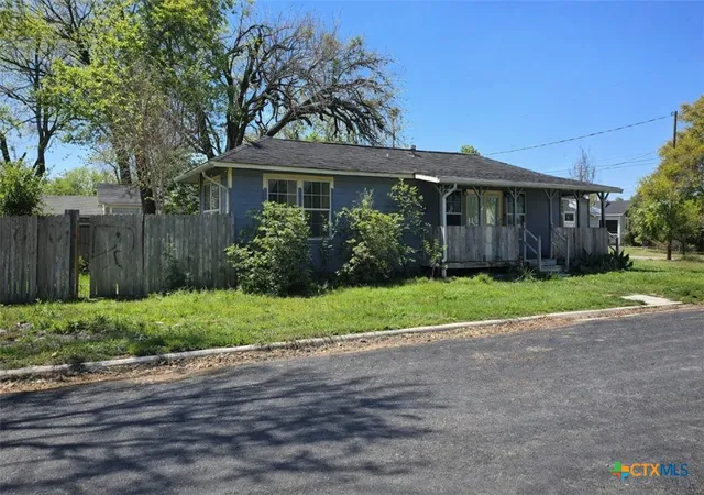 Homes for sale in Victoria, TX | 2001 E Forrest St, Victoria, TX 77901 | MLS# 607794