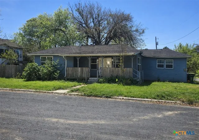 Homes for sale in Victoria, TX | 2001 E Forrest St, Victoria, TX 77901 | MLS# 607794