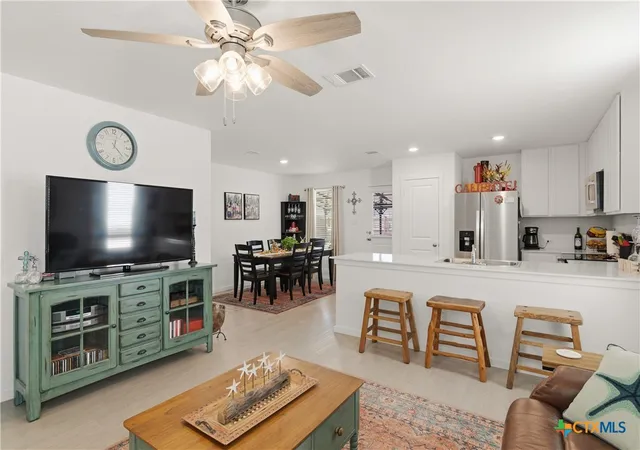 2nd image of 325 Alta Vista Ter, Seguin, TX 78155 | MLS# 608495