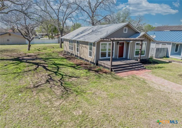 Homes for sale in Cuero, TX | 403 W French St, Cuero, TX 77954 | MLS# 608290