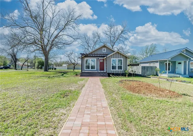 Homes for sale in Cuero, TX | 403 W French St, Cuero, TX 77954 | MLS# 608290