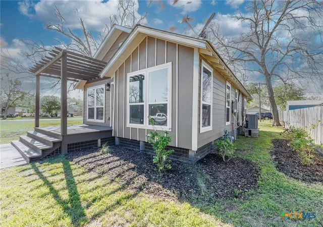 Homes for sale in Cuero, TX | 403 W French St, Cuero, TX 77954 | MLS# 608290