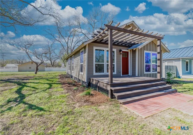 Homes for sale in Cuero, TX | 403 W French St, Cuero, TX 77954 | MLS# 608290