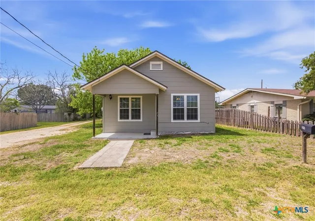 Homes for sale in Cuero, TX | 1406 N Clinton St, Cuero, TX 77954 | MLS# 607628