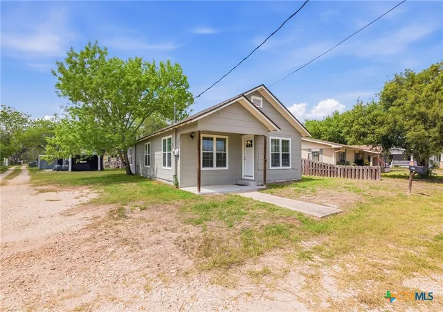 Homes for sale in Cuero, TX | 1406 N Clinton St, Cuero, TX 77954 | MLS# 607628