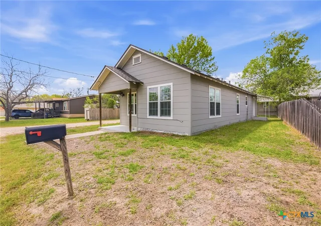 Homes for sale in Cuero, TX | 1406 N Clinton St, Cuero, TX 77954 | MLS# 607628