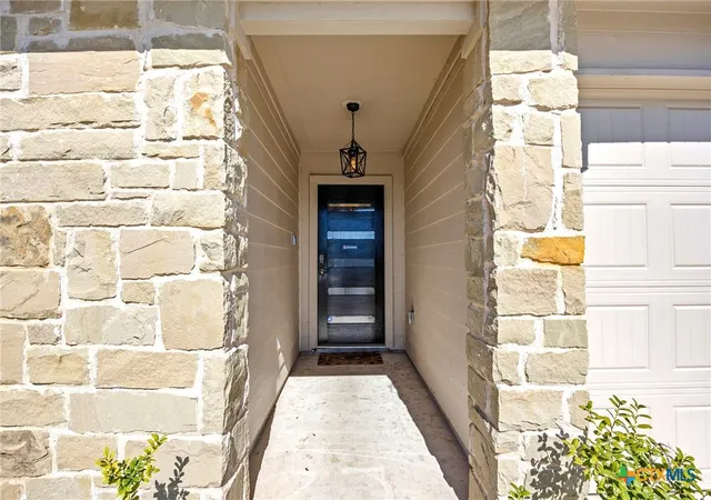 3rd image of 1425 London Wy, Lockhart, TX 78644 | MLS# 608604