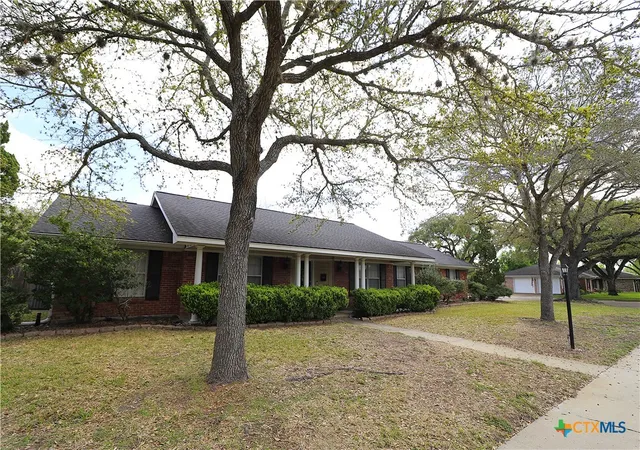 Photo 2 of Single family home for sale at 417 Salisbury Ln, Victoria, TX 77904 | MLS# 608540 | Listing updated on 2026-06-16