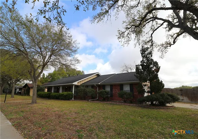 Photo 3 of Single family home for sale at 417 Salisbury Ln, Victoria, TX 77904 | MLS# 608540 | Listing updated on 2026-06-16