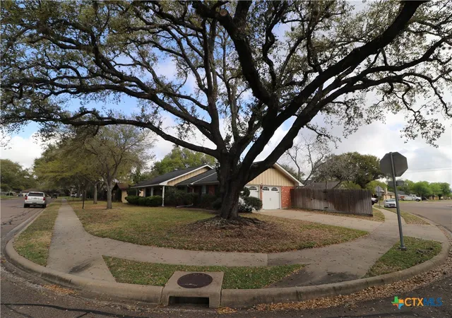 Photo 3 of Single family home for sale at 417 Salisbury Ln, Victoria, TX 77904 | MLS# 608540 | Listing updated on 2026-06-16