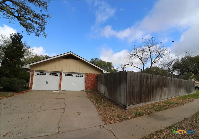Photo 4 of Single family home for sale at 417 Salisbury Ln, Victoria, TX 77904 | MLS# 608540 | Listing updated on 2026-06-16