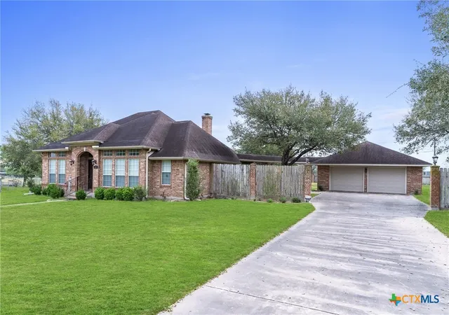 2nd image of 604 Texas Ave, Shiner, TX 77984 | MLS# 607953