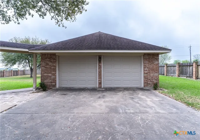 32nd image of 604 Texas Ave, Shiner, TX 77984 | MLS# 607953