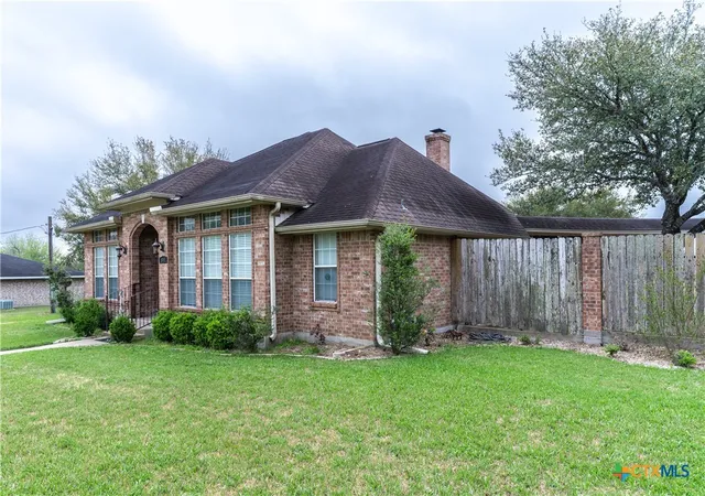 4th image of 604 Texas Ave, Shiner, TX 77984 | MLS# 607953