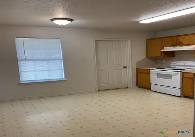 Listing Photo 4 - Condo for sale in building located at 3201 Hereford Ln, Killeen, TX 76542 - Unit #A-D