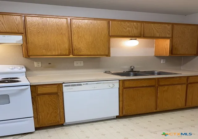 Listing Photo 5 - Condo for sale in building located at 3201 Hereford Ln, Killeen, TX 76542 - Unit #A-D