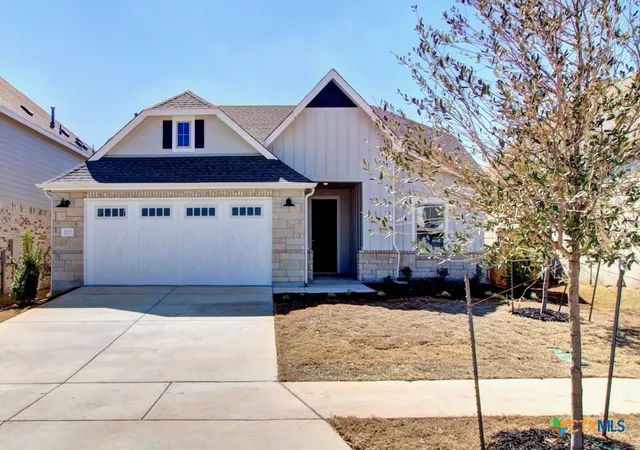 Photo 1 of Single family home for sale at 747 Navarro St, New Braunfels, TX 78132 | MLS# 608889 | Listing updated on 2026-07-29