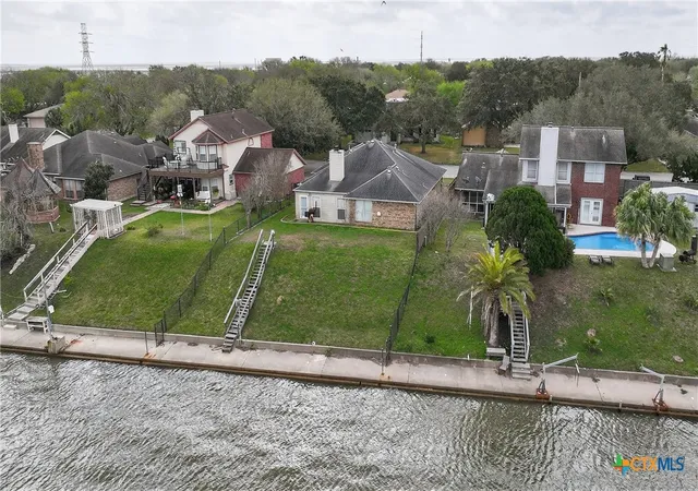 3rd image of 123 E Harbor Dr, Port Lavaca, TX 77979 | MLS# 607690