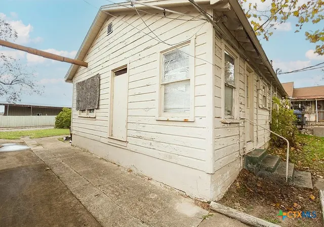 Photo 2 of Single family home for sale at 111 S 33rd Street, Temple, TX 76504 | MLS# 609192 | Listing updated on 2026-07-24