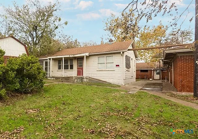 Photo 3 of Single family home for sale at 111 S 33rd Street, Temple, TX 76504 | MLS# 609192 | Listing updated on 2026-07-24