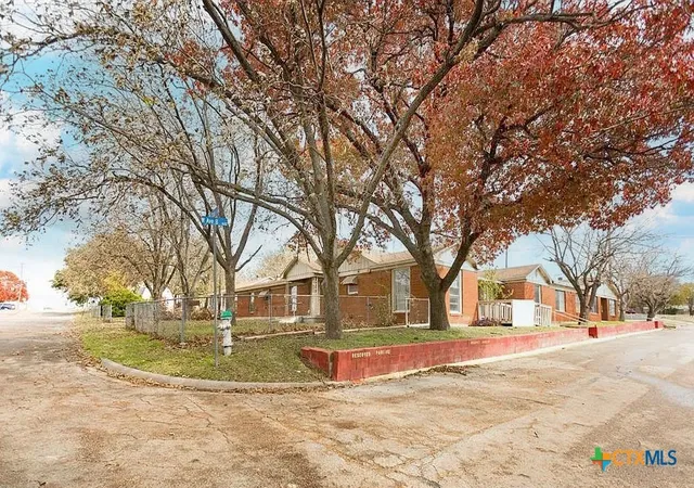 Photo 3 of Single family home for sale at 111 S 33rd Street, Temple, TX 76504 | MLS# 609192 | Listing updated on 2026-07-24