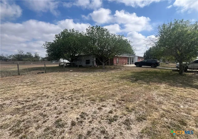 Photo 3 of Single family home for sale at 624 Crest Cir Dr, San Marcos, TX 78666 | MLS# 609215 | Listing updated on 2026-05-07