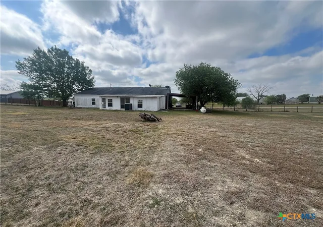 Photo 4 of Single family home for sale at 624 Crest Cir Dr, San Marcos, TX 78666 | MLS# 609215 | Listing updated on 2026-05-07