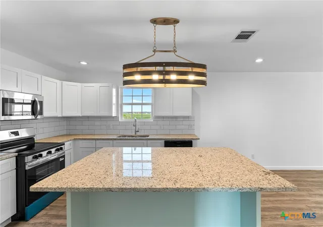 3rd image of 408 W Royal Oak Ln, Rockport, TX 78382 | MLS# 609000