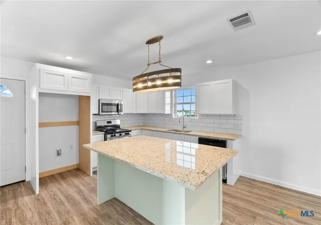 4th image of 408 W Royal Oak Ln, Rockport, TX 78382 | MLS# 609000