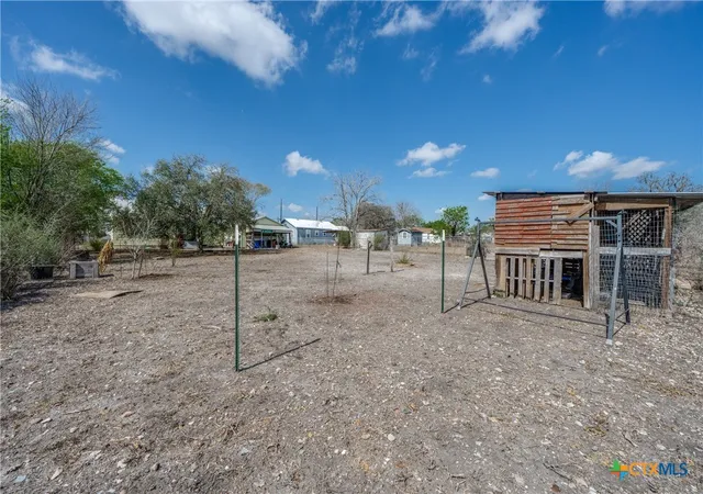 Homes for sale in Karnes City, TX | 615 E Main Ave, Karnes City, TX 78118 | MLS# 609307