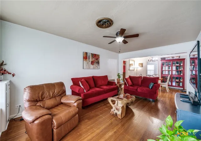 Homes for sale in Karnes City, TX | 615 E Main Ave, Karnes City, TX 78118 | MLS# 609307
