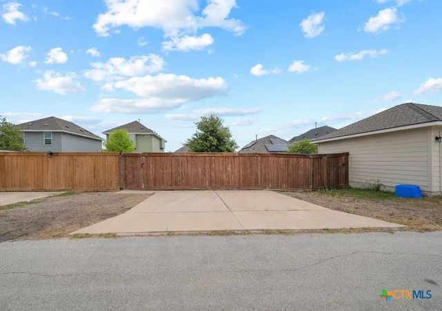 Photo 20 of Single family home for sale at 420 Spiny Lizard Ln, San Marcos, TX 78666 | MLS# 609653 | Listing updated on 2026-06-29